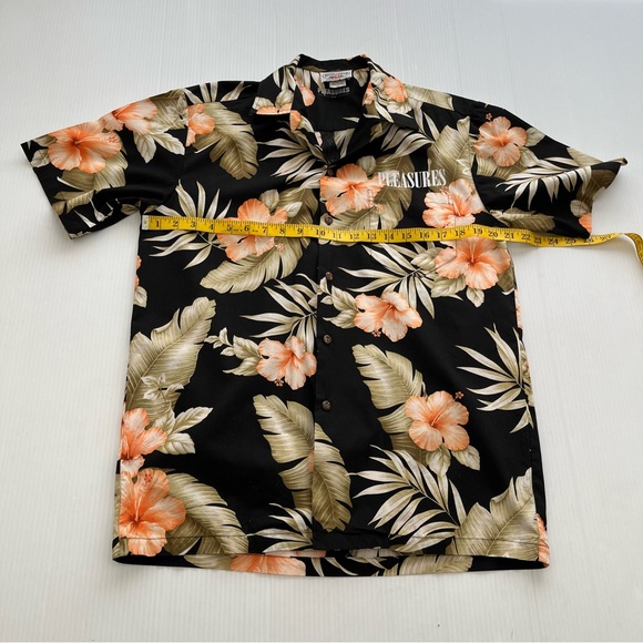 Pacific Legend Hawaiian Floral Black Cream Color Short Sleeve Button Up Size Med - Picture 8 of 10